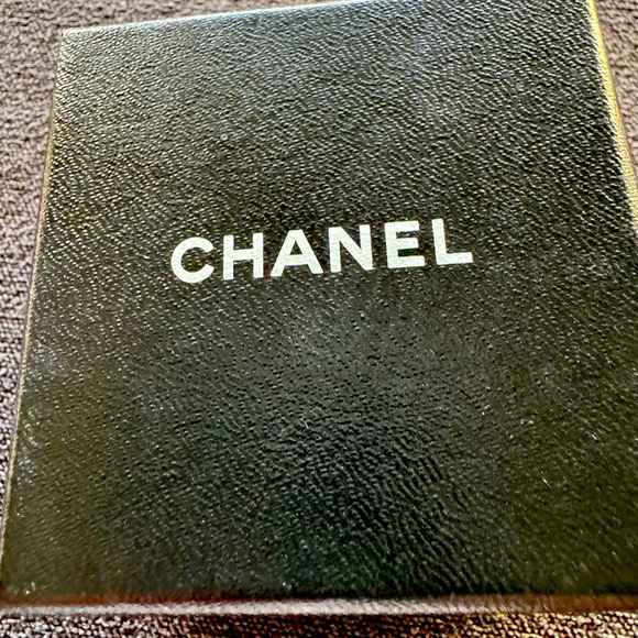 CHANEL pearl drop earrings. - Picture 3 of 5